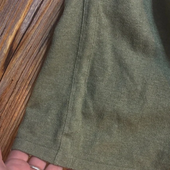 Carlisle Women's Olive Silk mix Crew Neck Sweater Large - Picture 6 of 6
